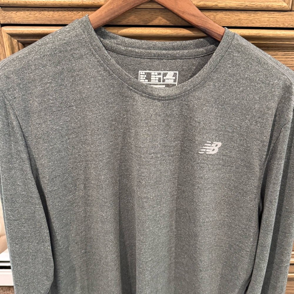 New Balance Men's Lightweight Long Sleeve Running/Workout Shirt. Size XL